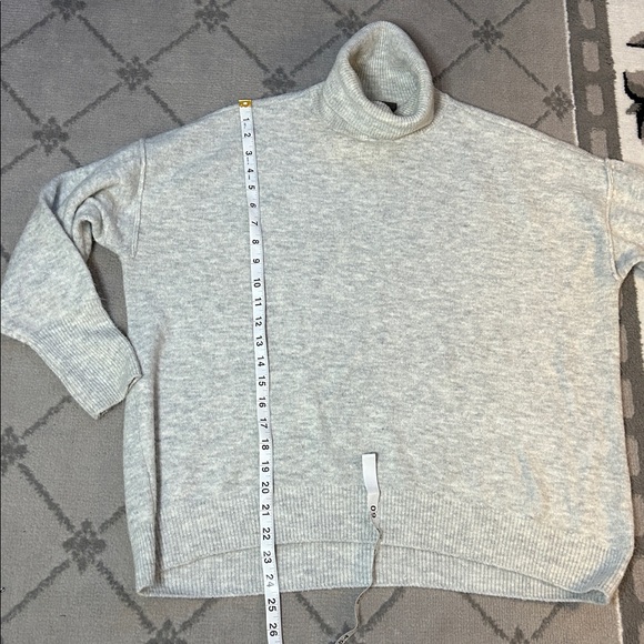 Vince Camuto Gray Oversized Crop Turtleneck Sweater - Picture 5 of 8